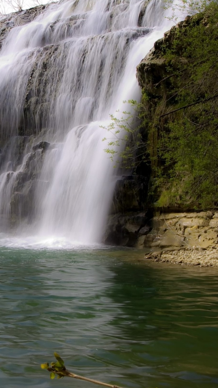 Waterfalls Near Green Trees During Daytime. Wallpaper in 720x1280 Resolution