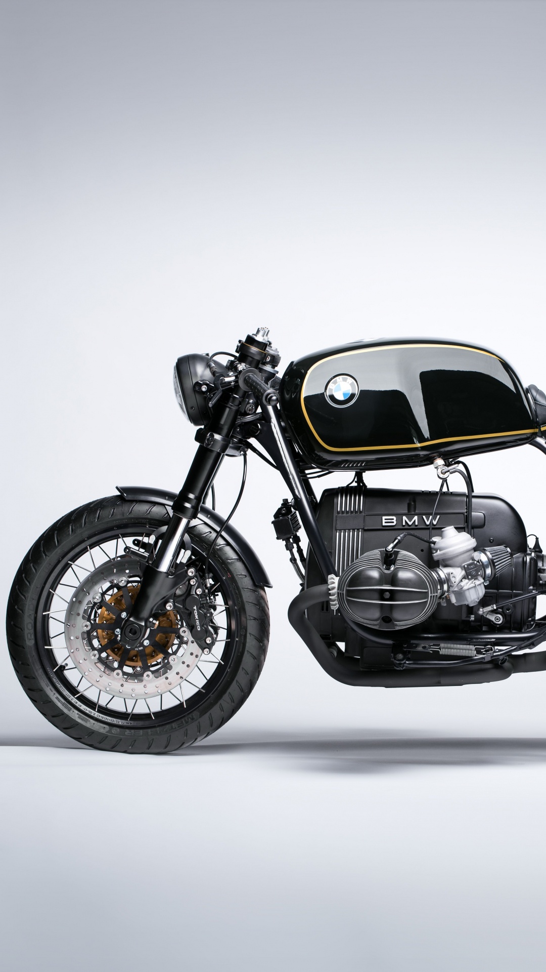 Schwarz-silbernes Cruiser-Motorrad. Wallpaper in 1080x1920 Resolution