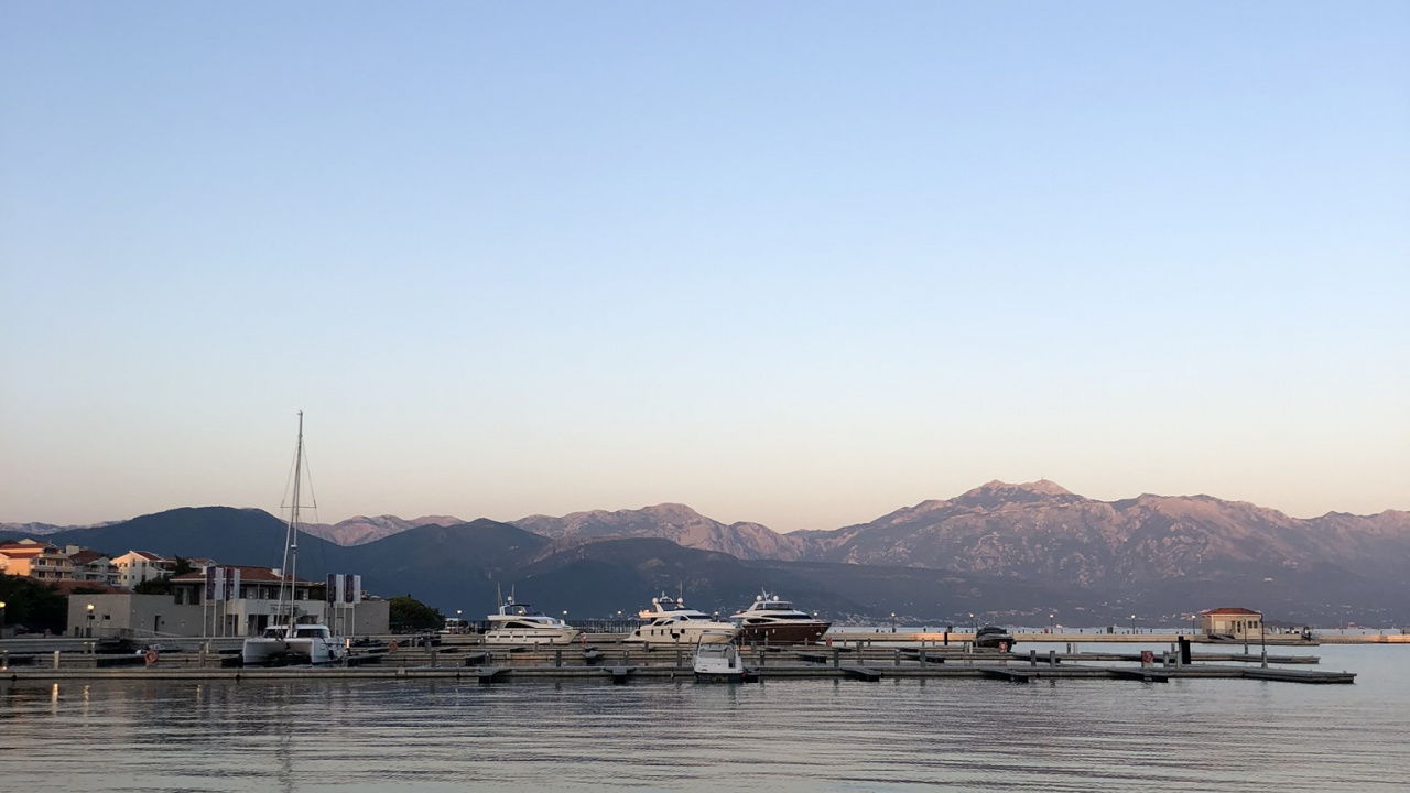 Gamme de Montagne, Colline, Réflexion, Lac, Loch. Wallpaper in 1280x720 Resolution