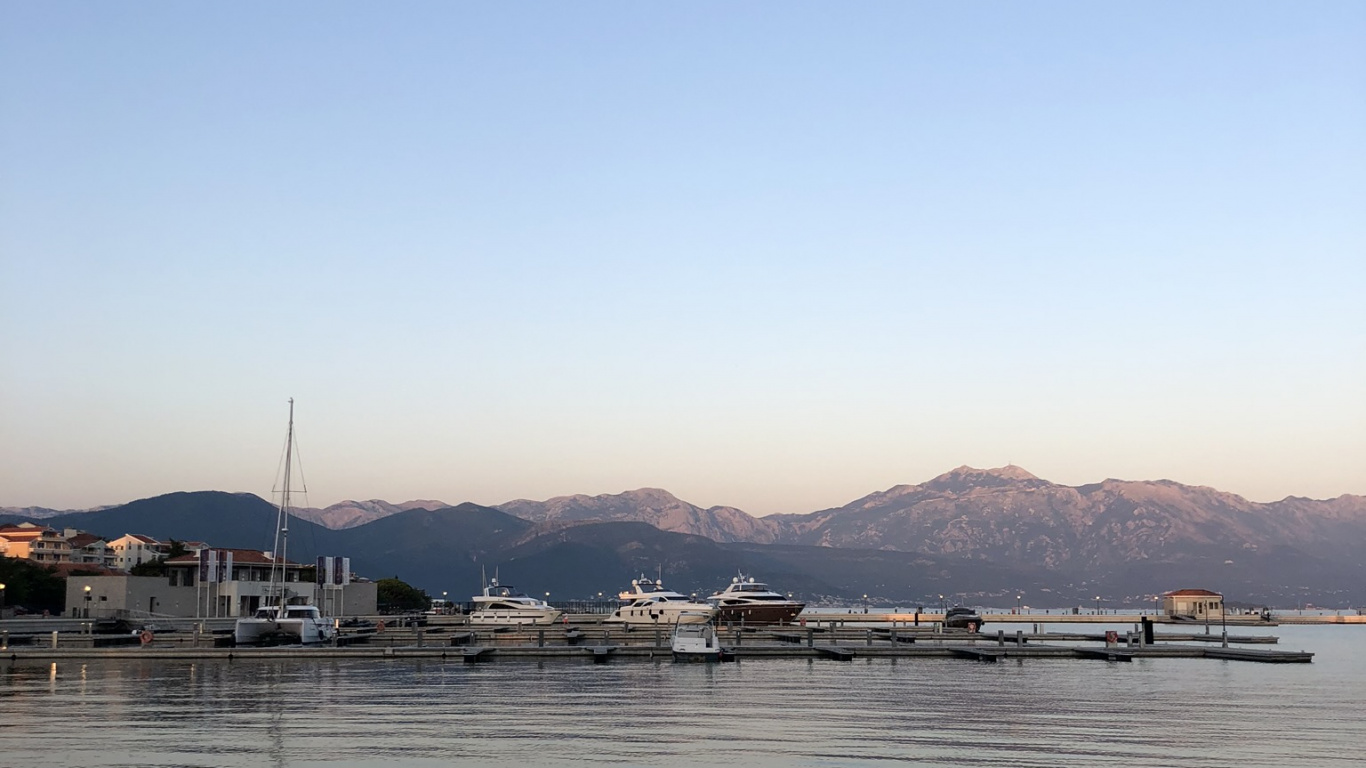 Mountain Range, Hill, Reflection, Lake, Loch. Wallpaper in 1366x768 Resolution