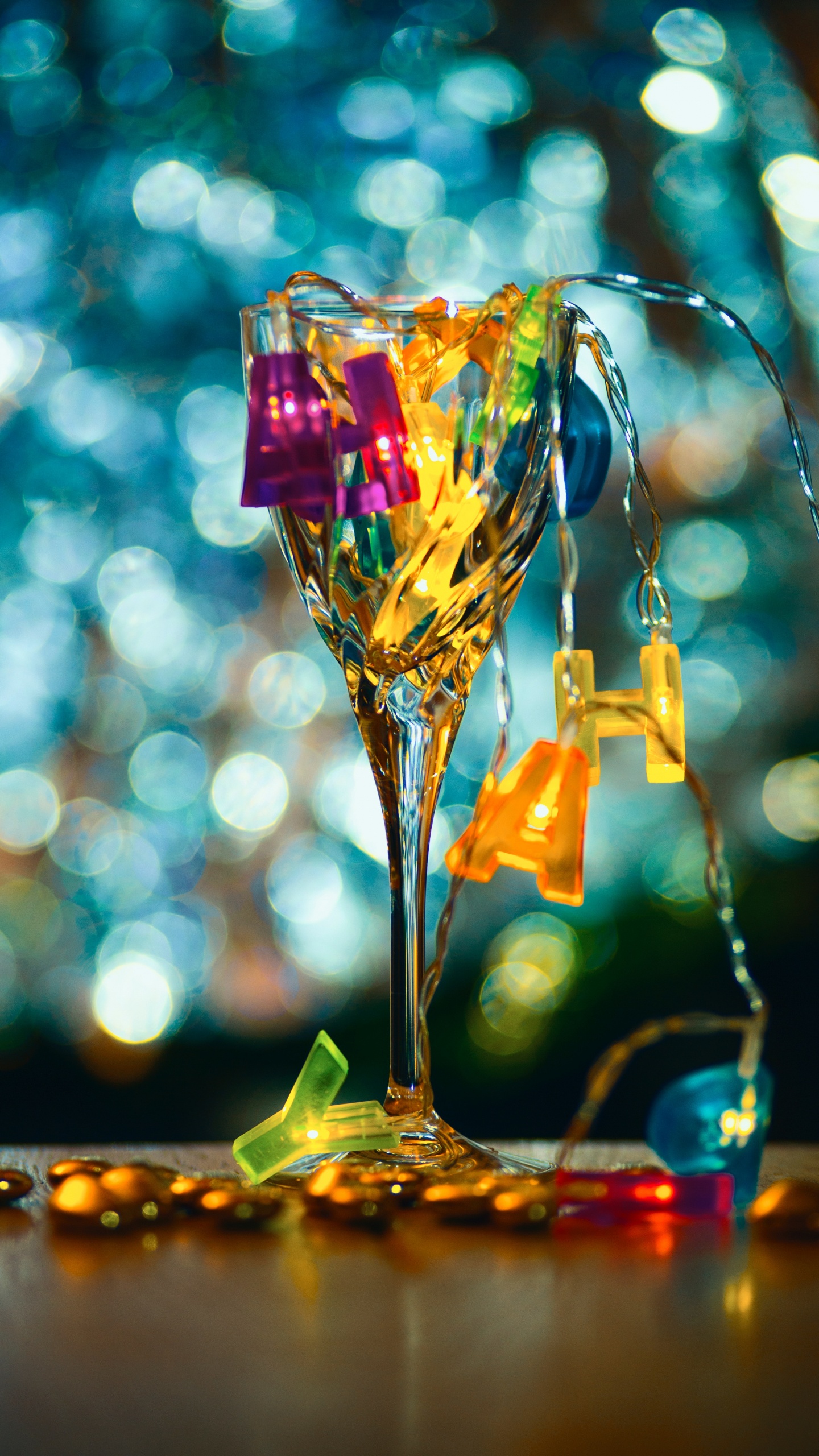 Clear Glass Vase With Yellow and Pink Heart Shaped Candies. Wallpaper in 1440x2560 Resolution