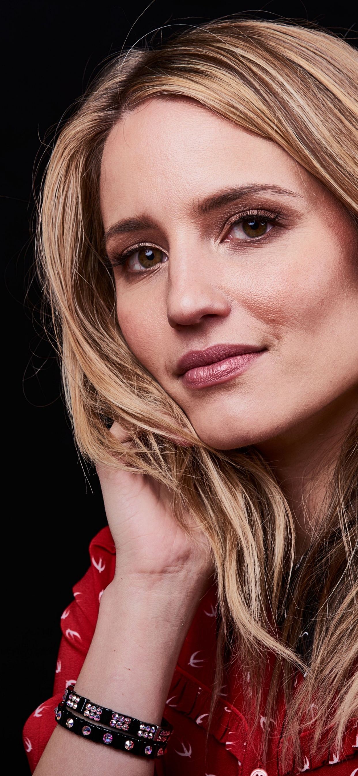 Dianna Agron, Schadenfreude, Quinn Fabray, Haut, Lippe. Wallpaper in 1242x2688 Resolution