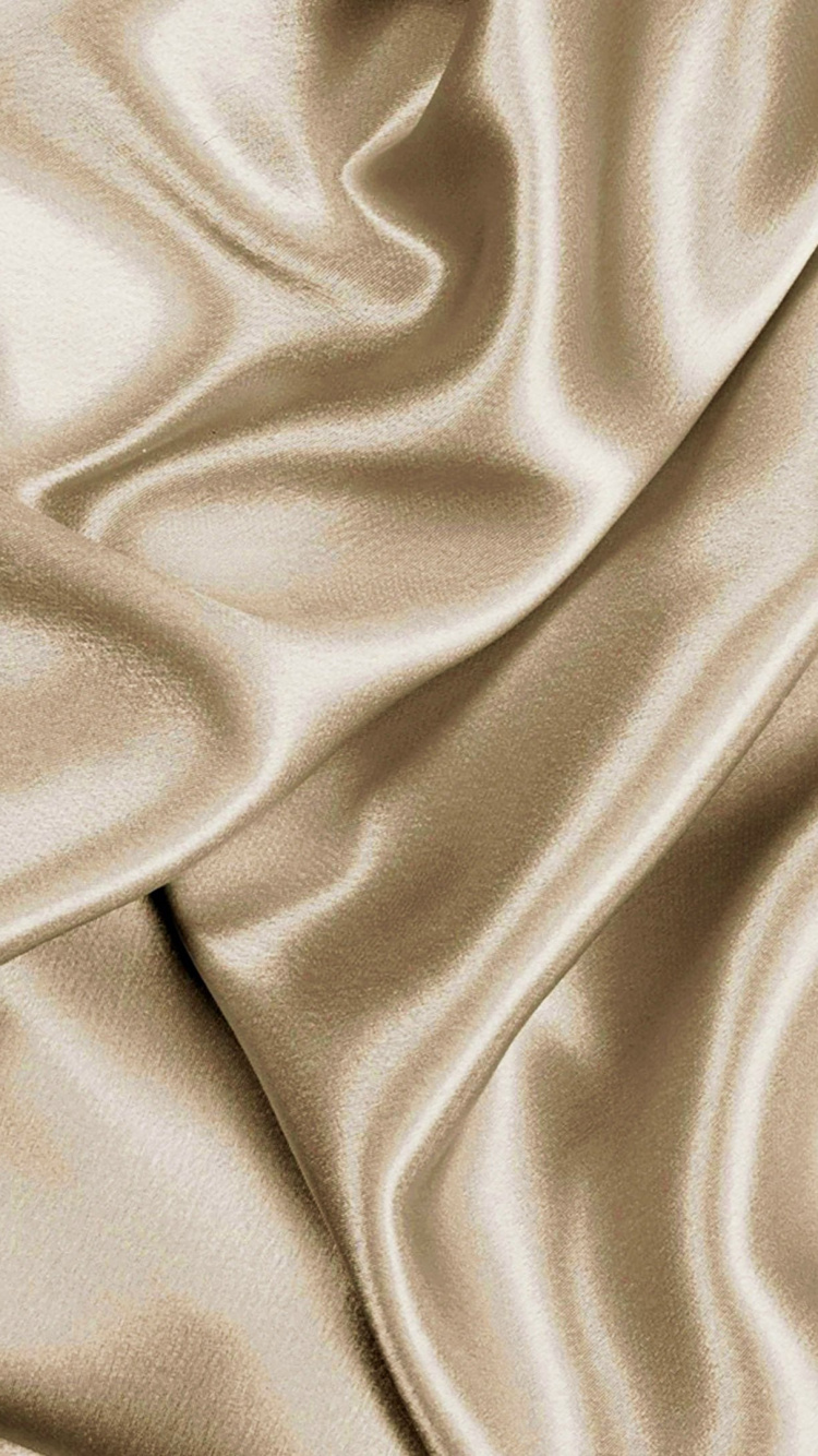 Textile Blanc Sur Table en Bois Marron. Wallpaper in 750x1334 Resolution