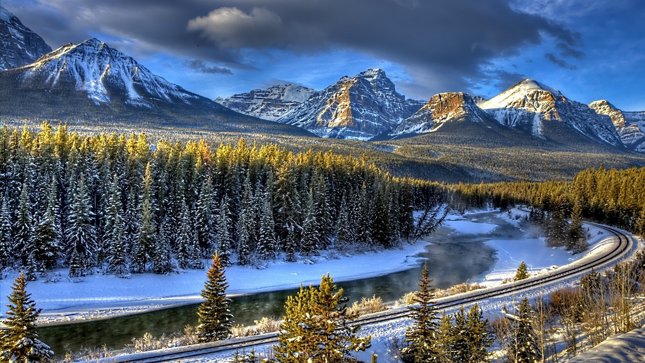 Green Pine Trees Near Snow Covered Mountain Under Blue Sky During Daytime. Wallpaper in 1280x720 Resolution