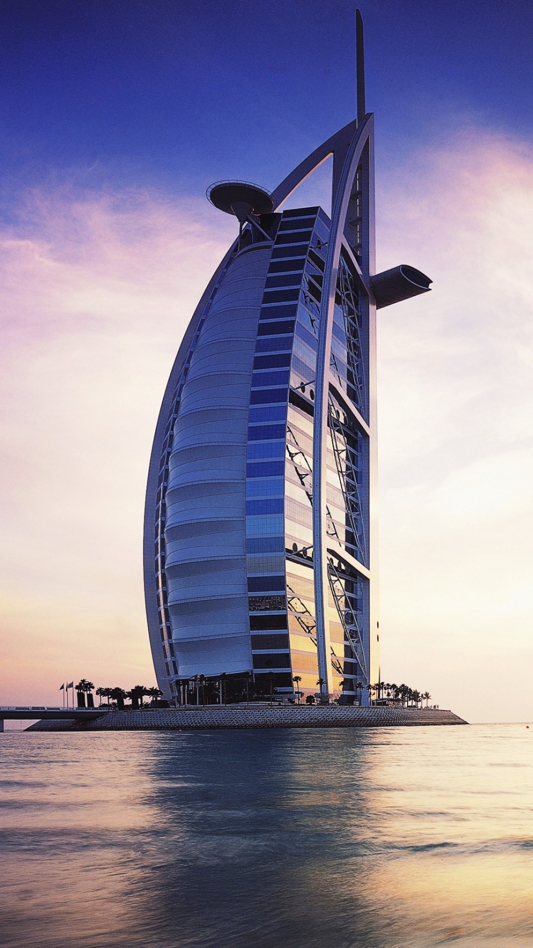 Hombre y Mujer de Pie en la Playa Durante el Día. Wallpaper in 1080x1920 Resolution