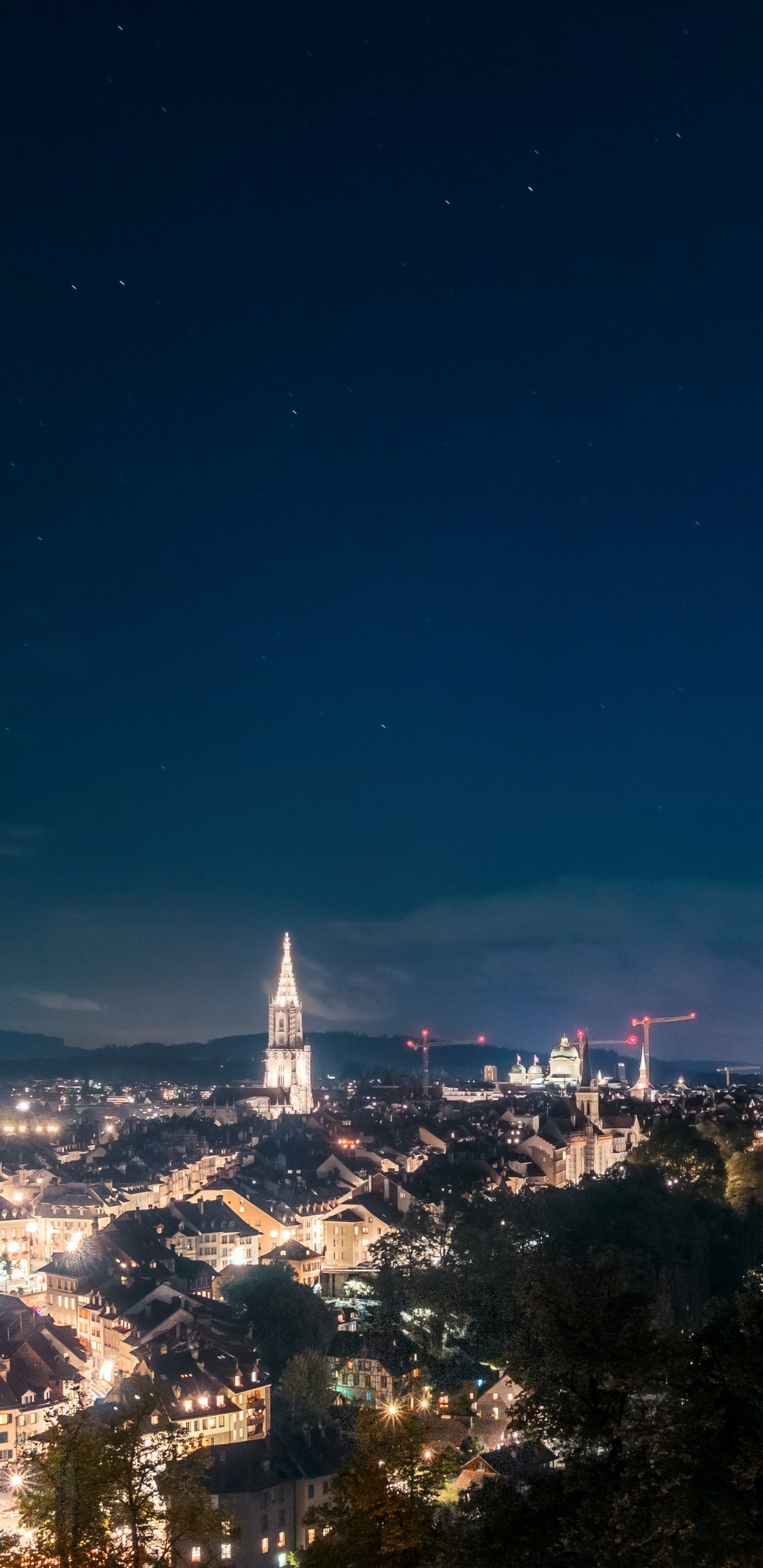 Horizon de la Ville Pendant la Nuit. Wallpaper in 1440x2960 Resolution