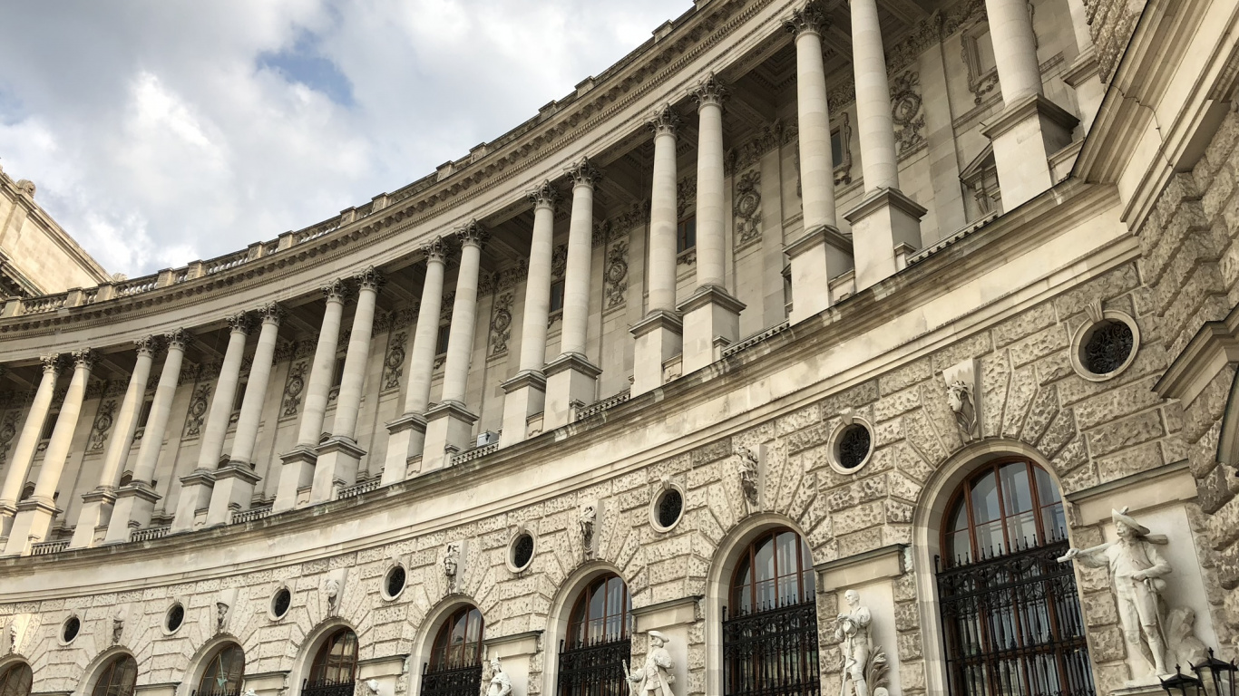 Hofburger Kaiserpalast, Die Hofburg, Österreichische Nationalbibliothek, Sehenswürdigkeit, Architektur. Wallpaper in 1366x768 Resolution