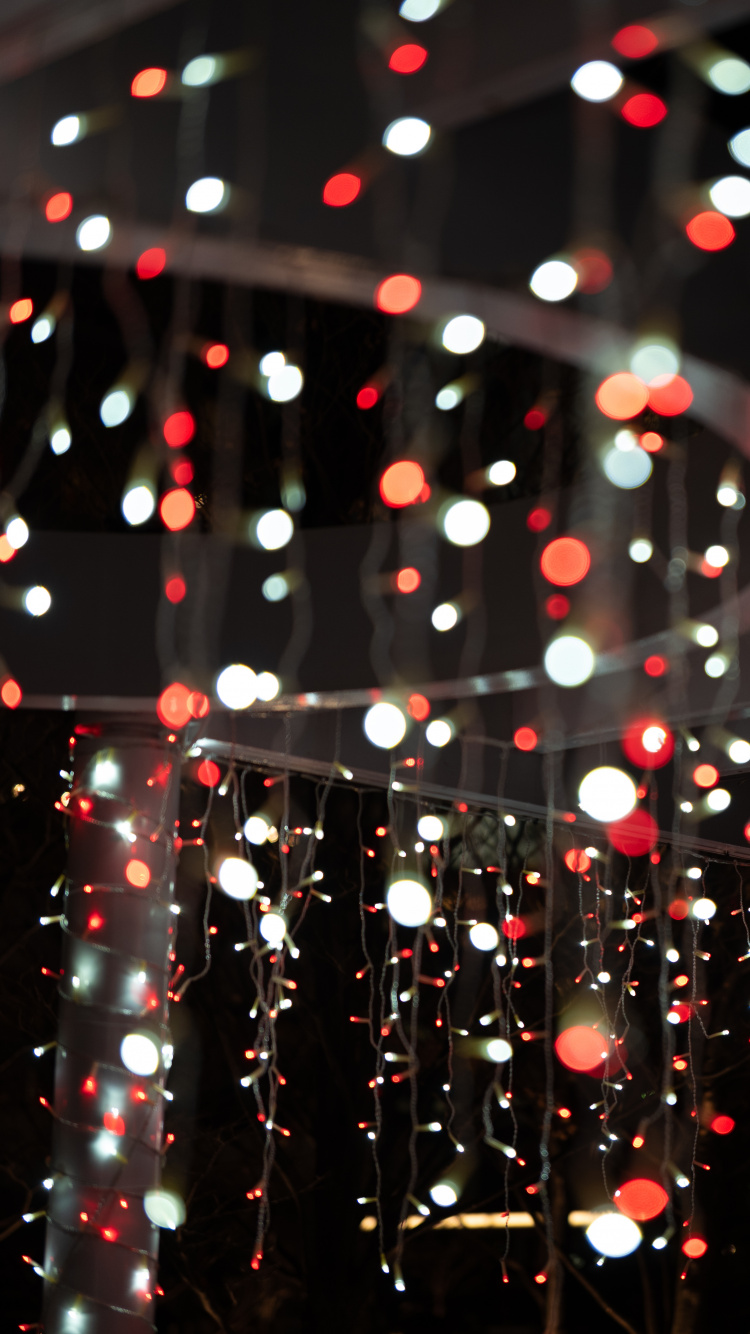 Guirlandes Lumineuses Rouges et Blanches. Wallpaper in 750x1334 Resolution