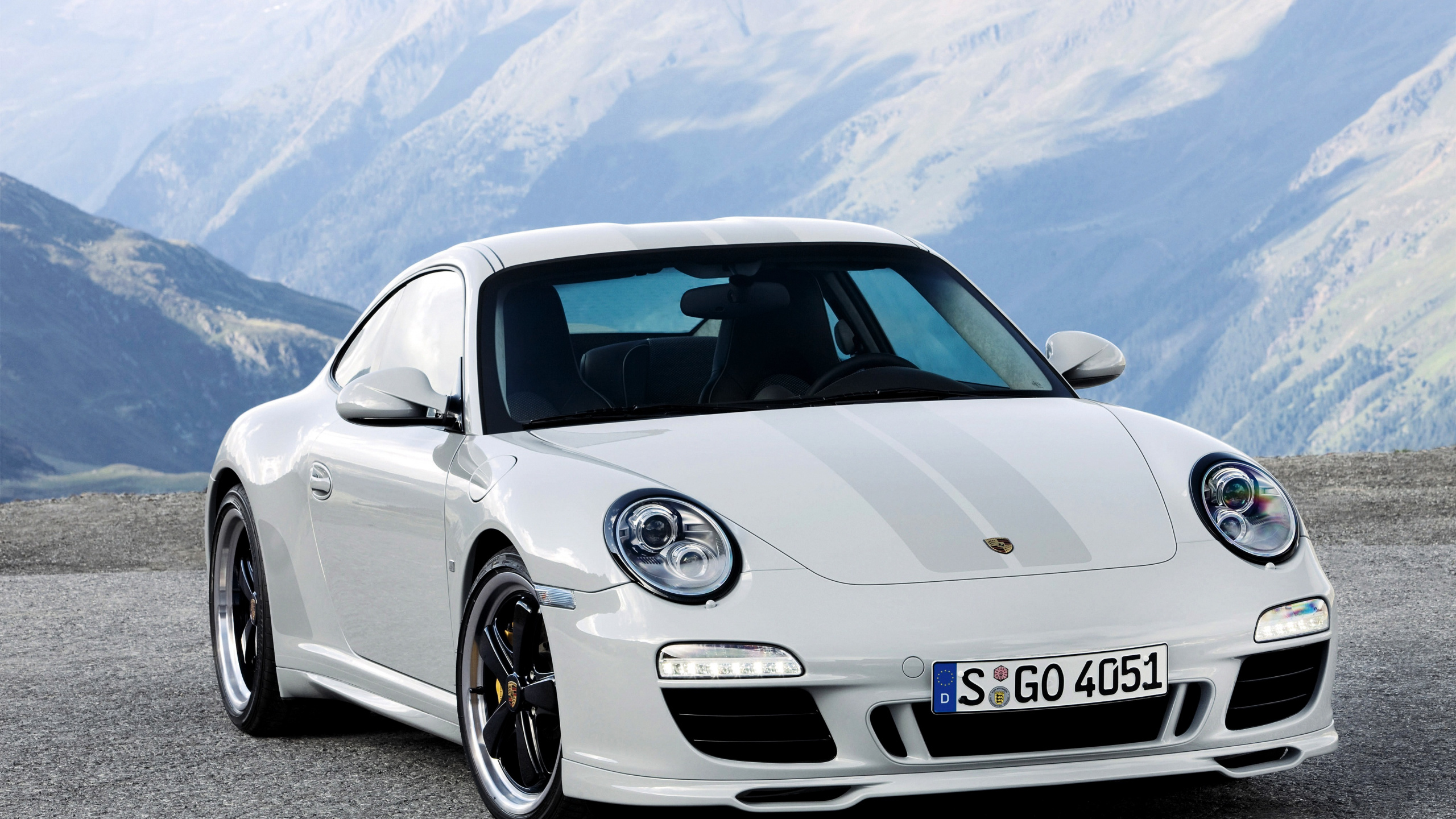 BMW M 3 Coupé Blanco Sobre Carretera de Asfalto Negro Durante el Día. Wallpaper in 2560x1440 Resolution