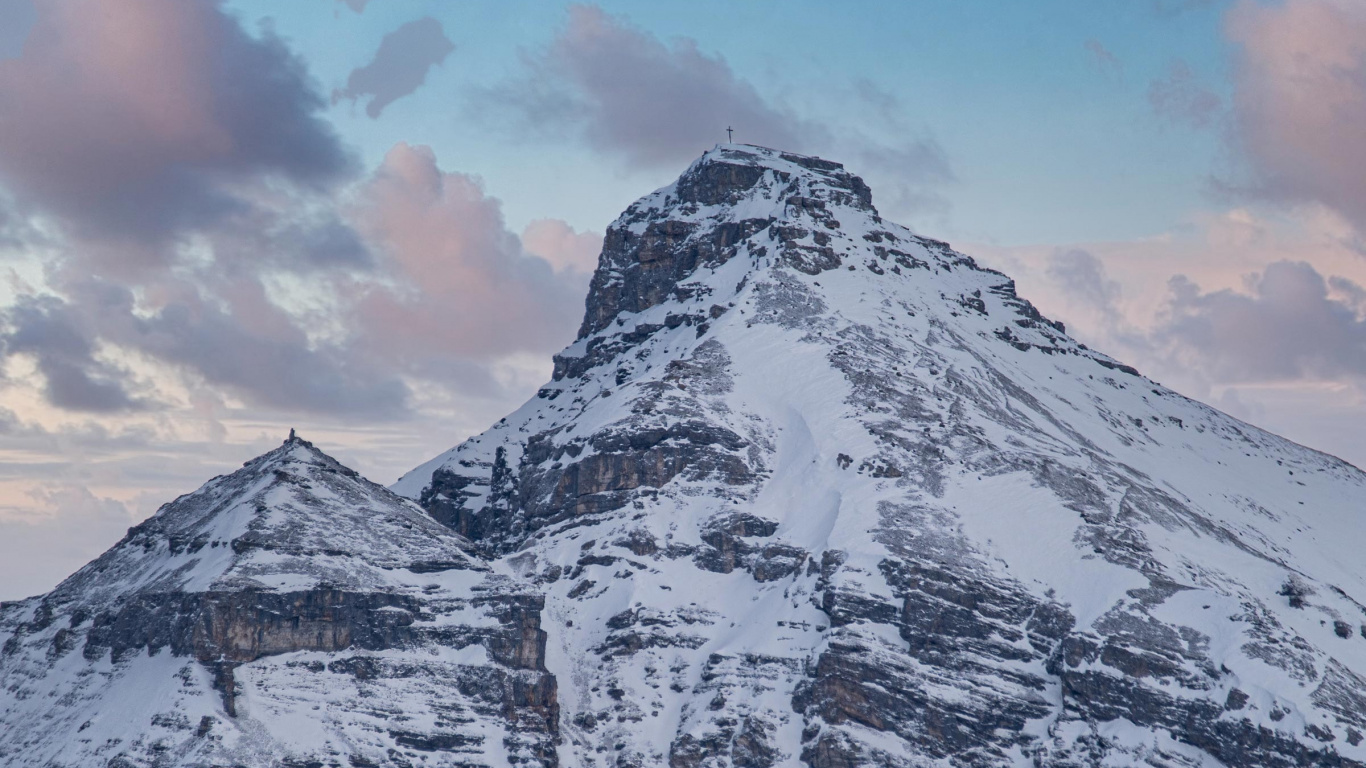Mountain, Mountain Range, Alps, Summit, Mountainous Landforms. Wallpaper in 1366x768 Resolution
