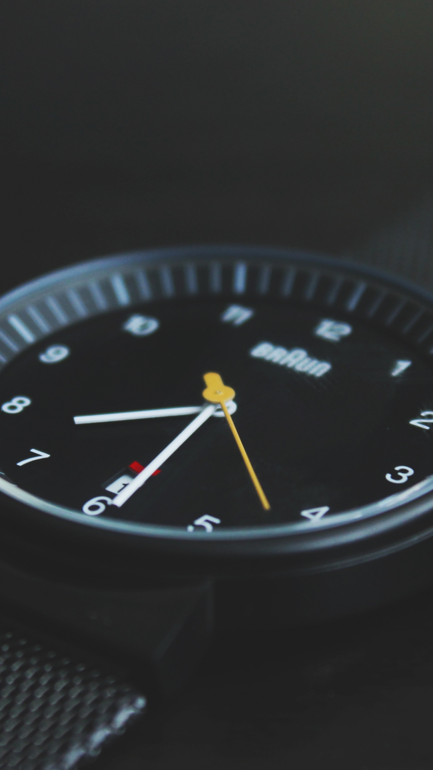 Black Analog Watch at 10 00. Wallpaper in 1440x2560 Resolution