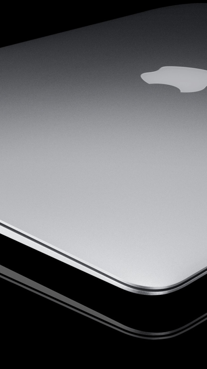 Silbernes MacBook Auf Weißem Hintergrund. Wallpaper in 720x1280 Resolution