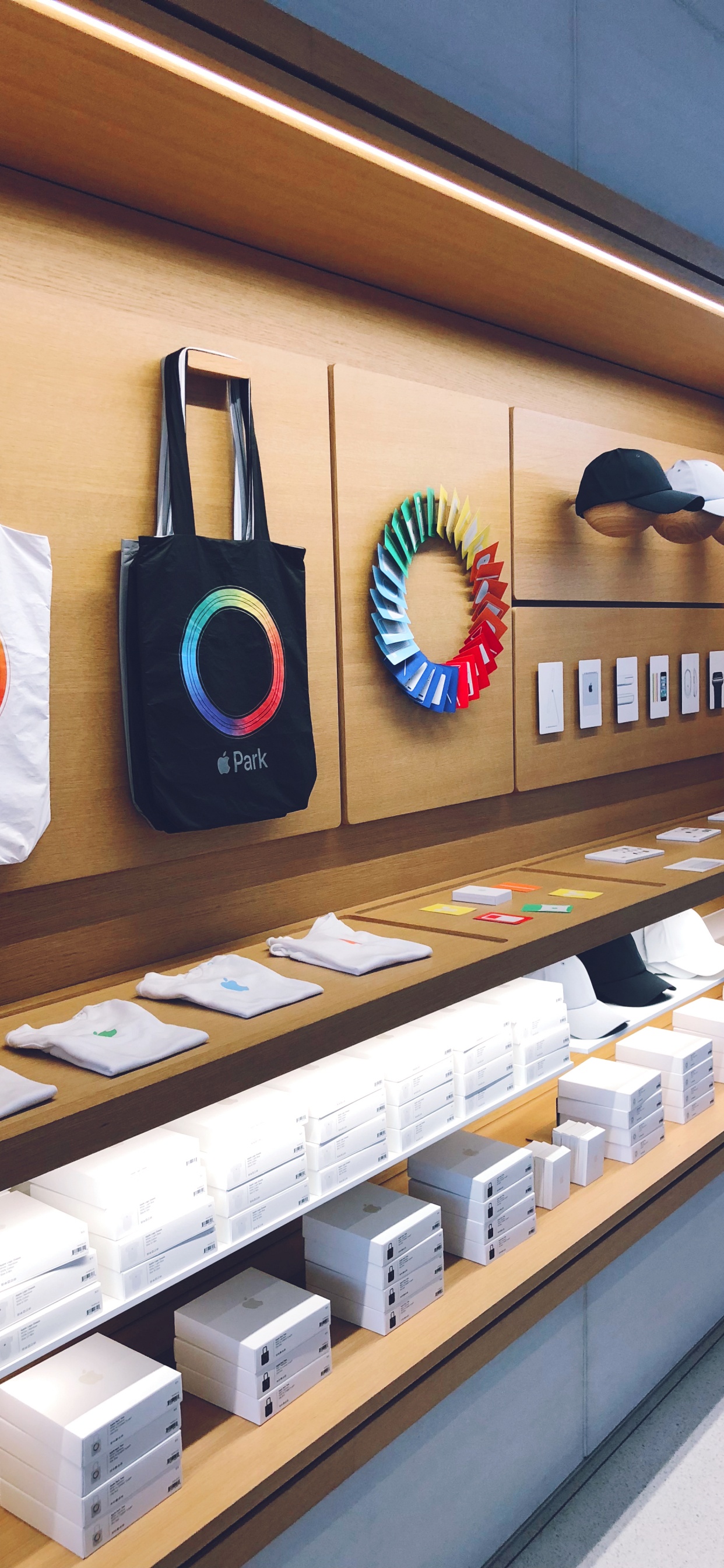 Diseño, Barniz, Tienda, Apple. Wallpaper in 1242x2688 Resolution