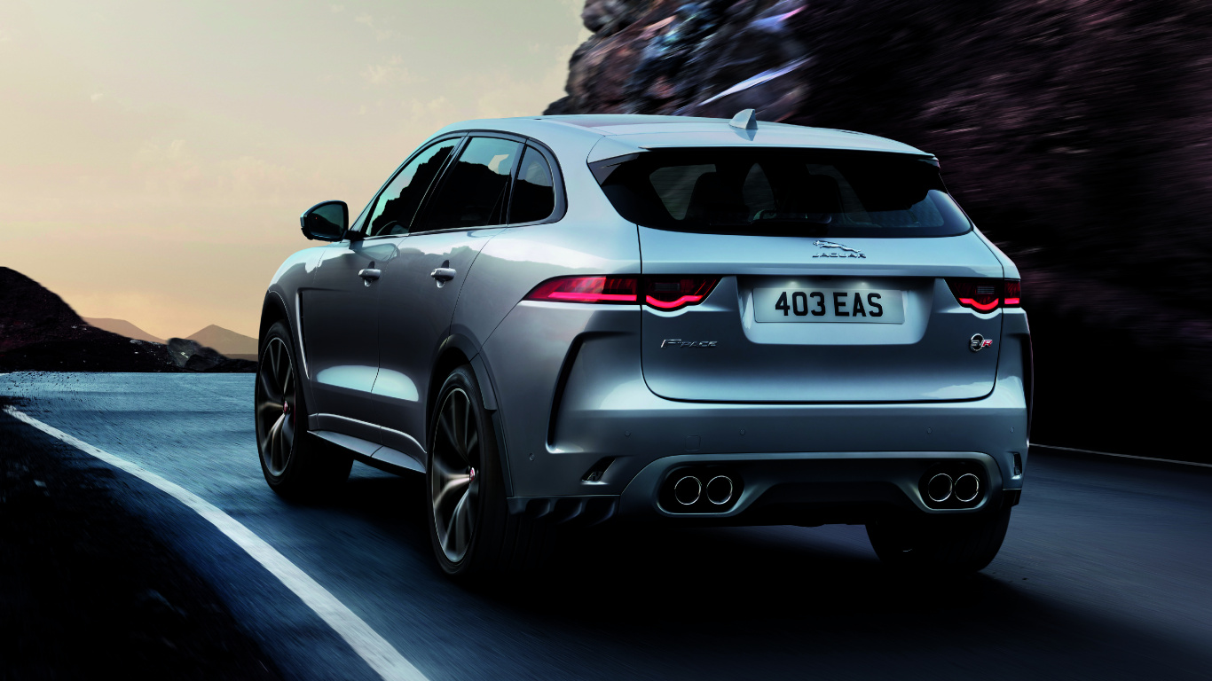 Schwarzer Bmw m 3 Unterwegs. Wallpaper in 1366x768 Resolution