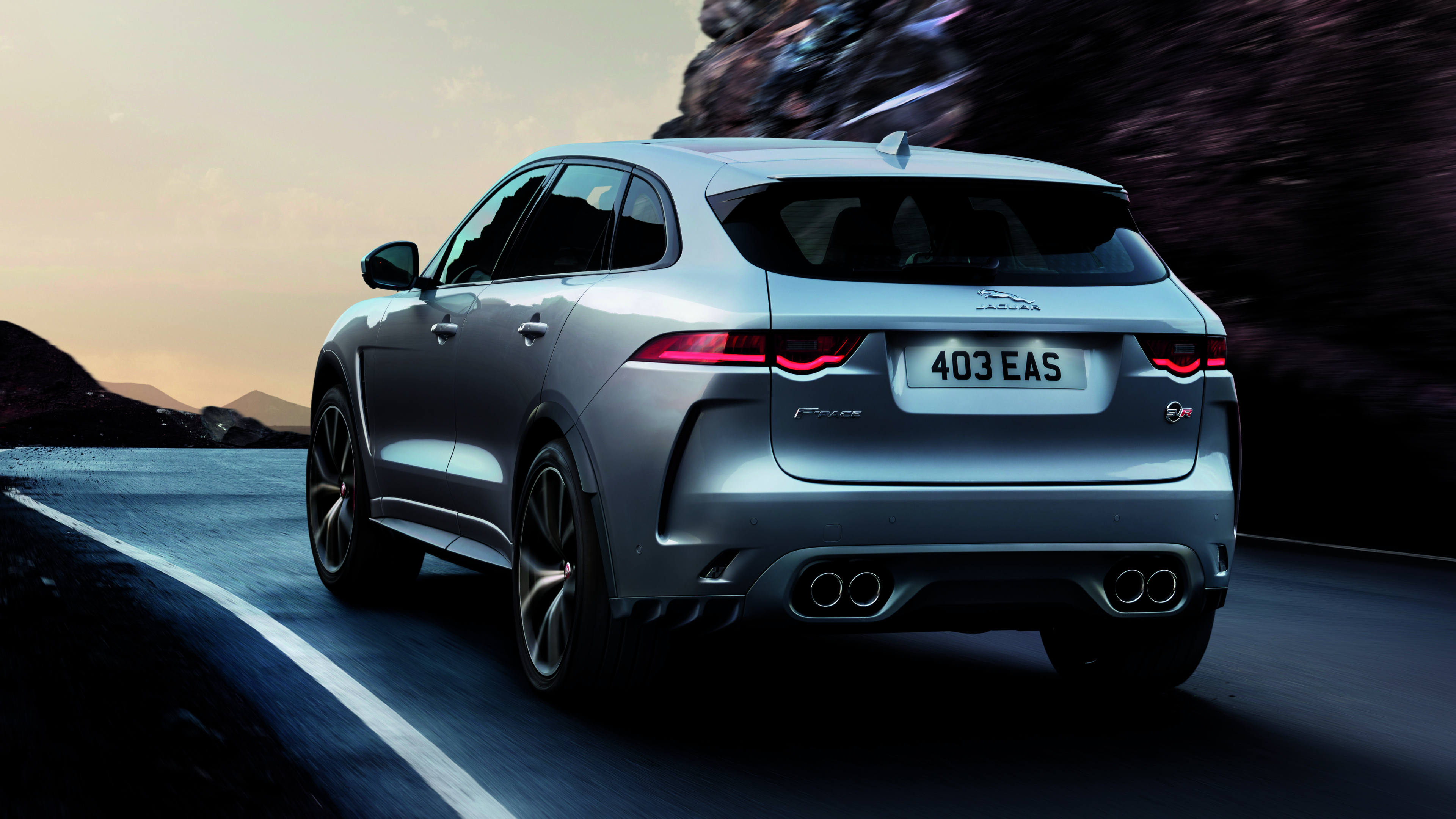 Schwarzer Bmw m 3 Unterwegs. Wallpaper in 3840x2160 Resolution