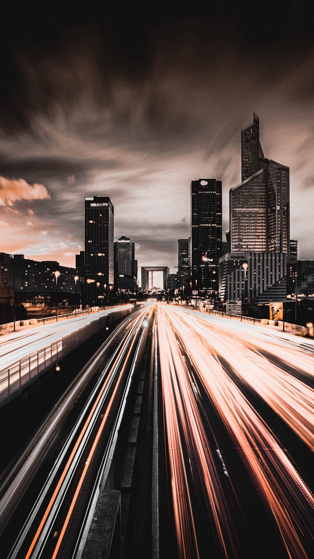 Zeitrafferfotografie Der Stadt Während Der Nachtzeit. Wallpaper in 1080x1920 Resolution