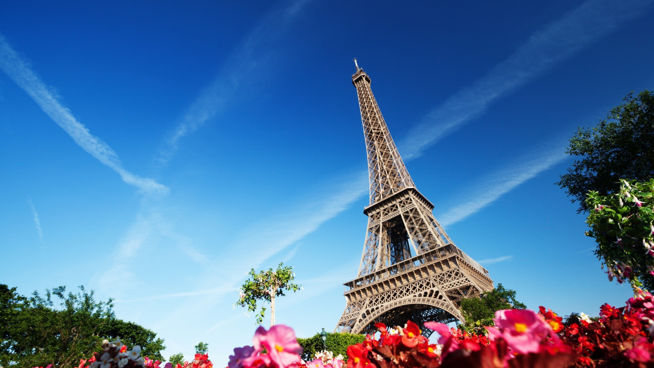 Tour Eiffel Sous Ciel Bleu Pendant la Journée. Wallpaper in 1280x720 Resolution