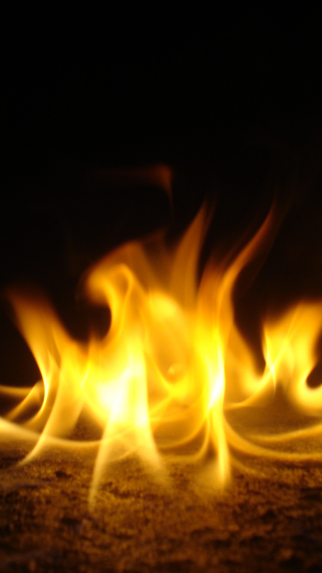 Fuego en la Oscuridad Durante la Noche. Wallpaper in 1080x1920 Resolution