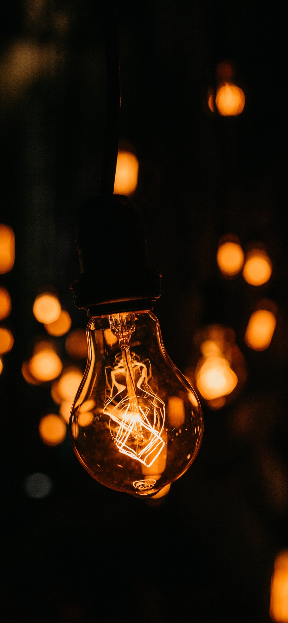 Selective Focus Photography of Light Bulb. Wallpaper in 1125x2436 Resolution