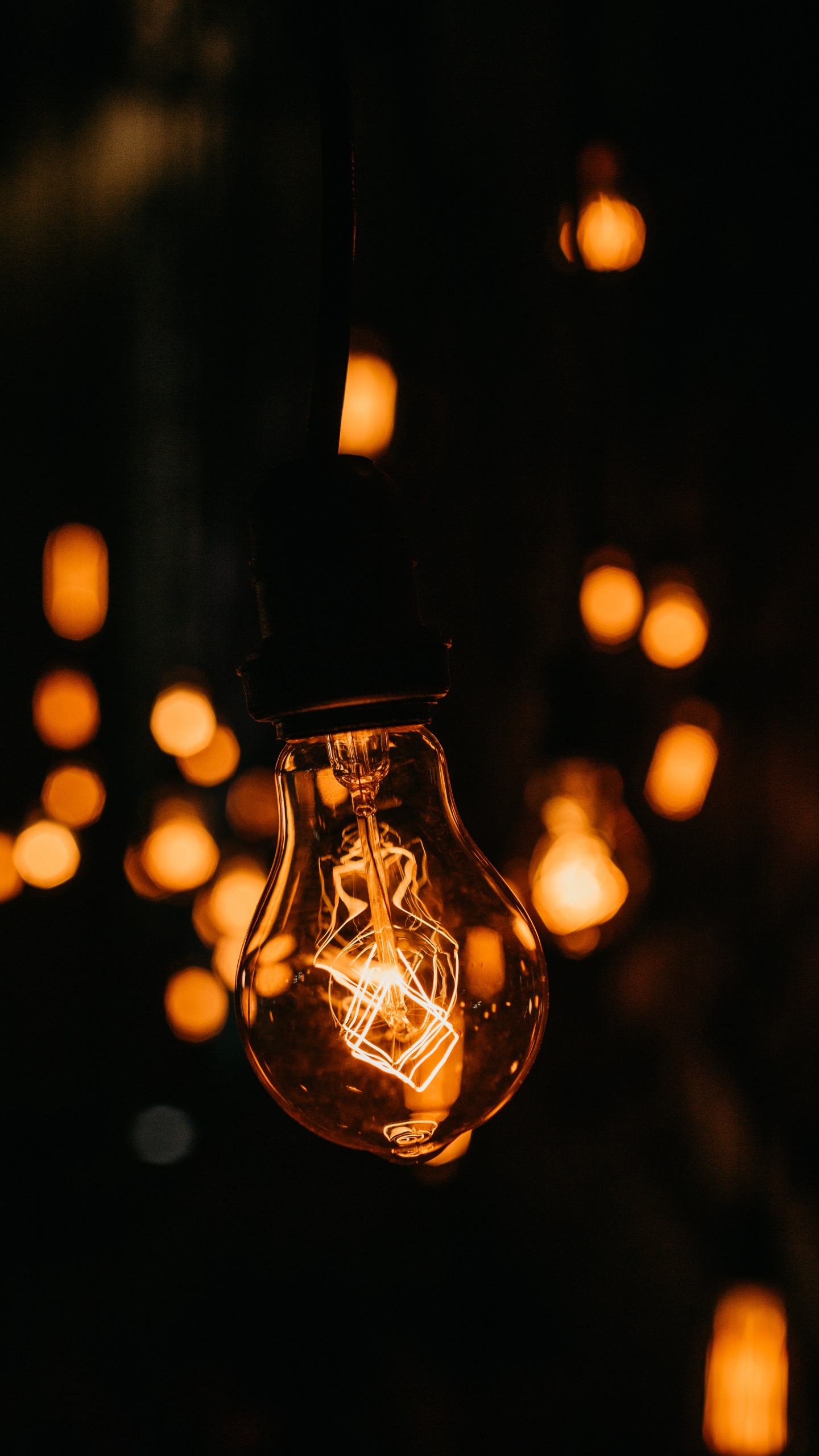 Selective Focus Photography of Light Bulb. Wallpaper in 1440x2560 Resolution