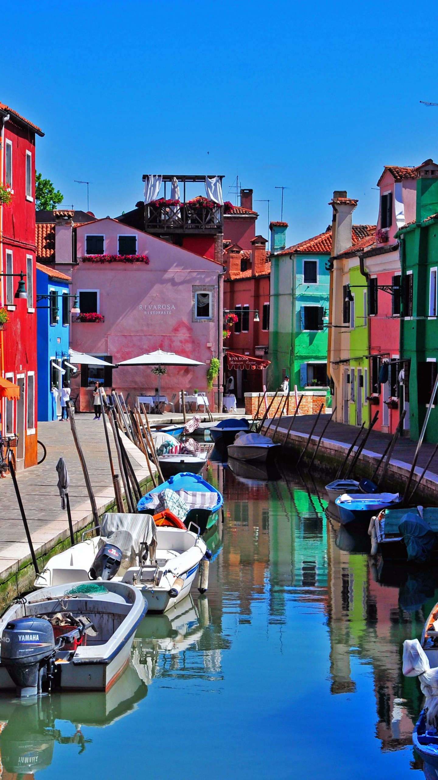 Boat on Dock Near Houses During Daytime. Wallpaper in 1440x2560 Resolution