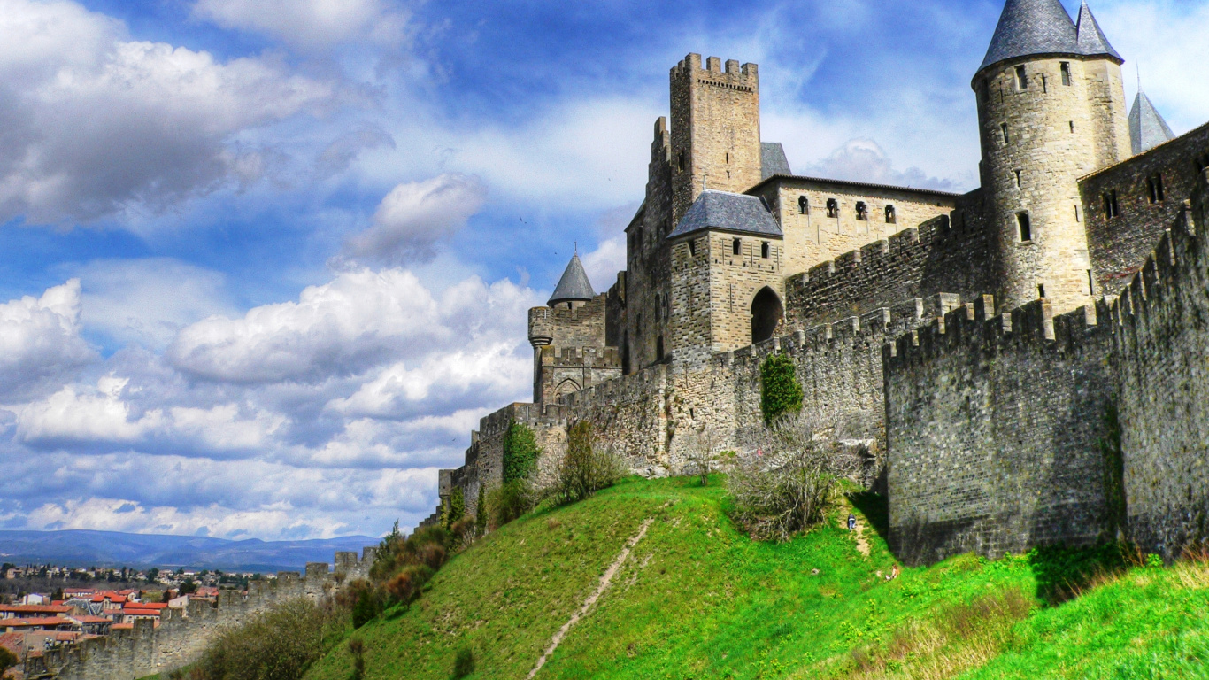 Gray Concrete Castle Under Blue Sky and White Clouds During Daytime. Wallpaper in 1366x768 Resolution