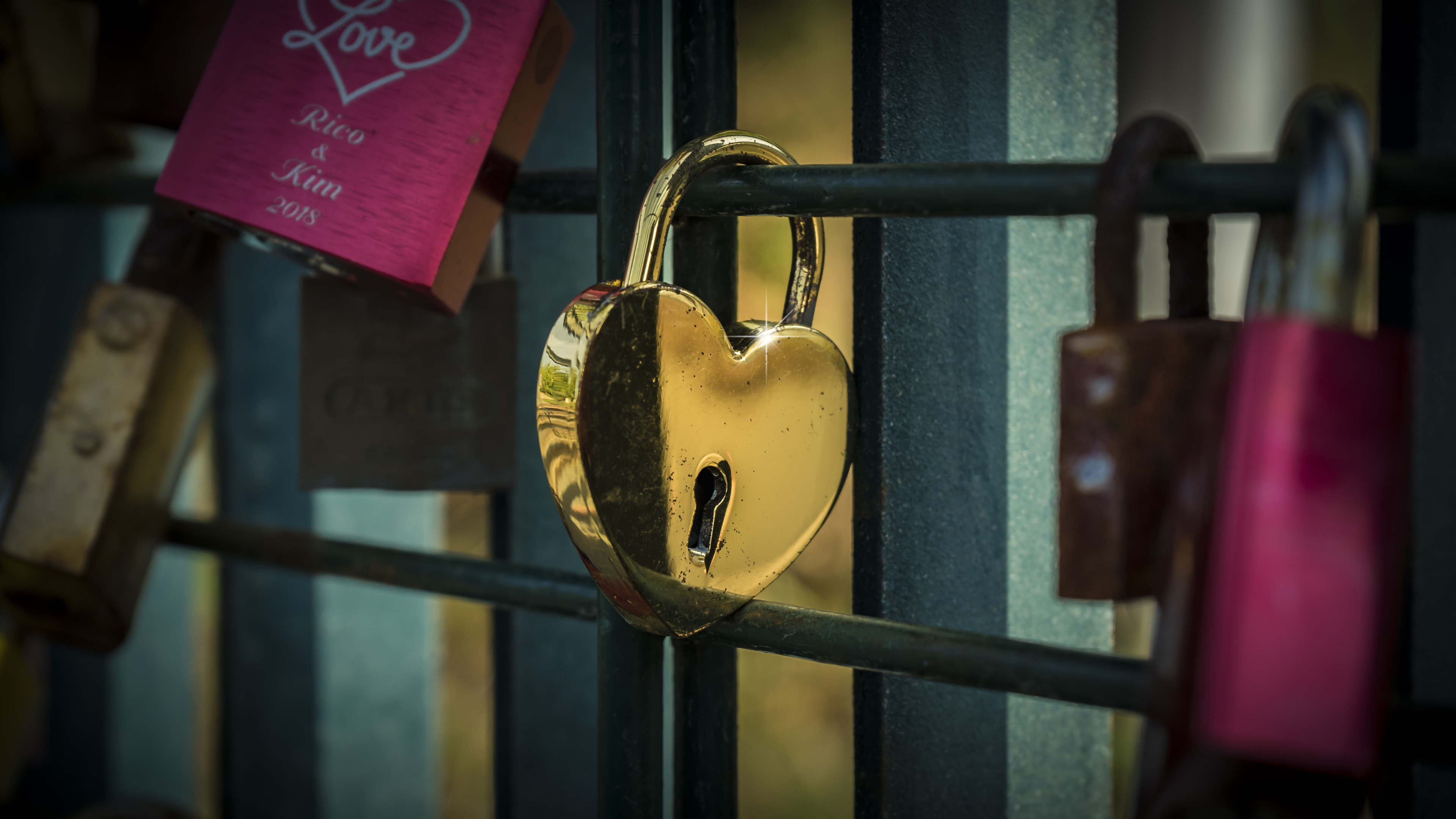 Cadenas, Verrouillage, Amour, Jaune, Pink. Wallpaper in 3840x2160 Resolution