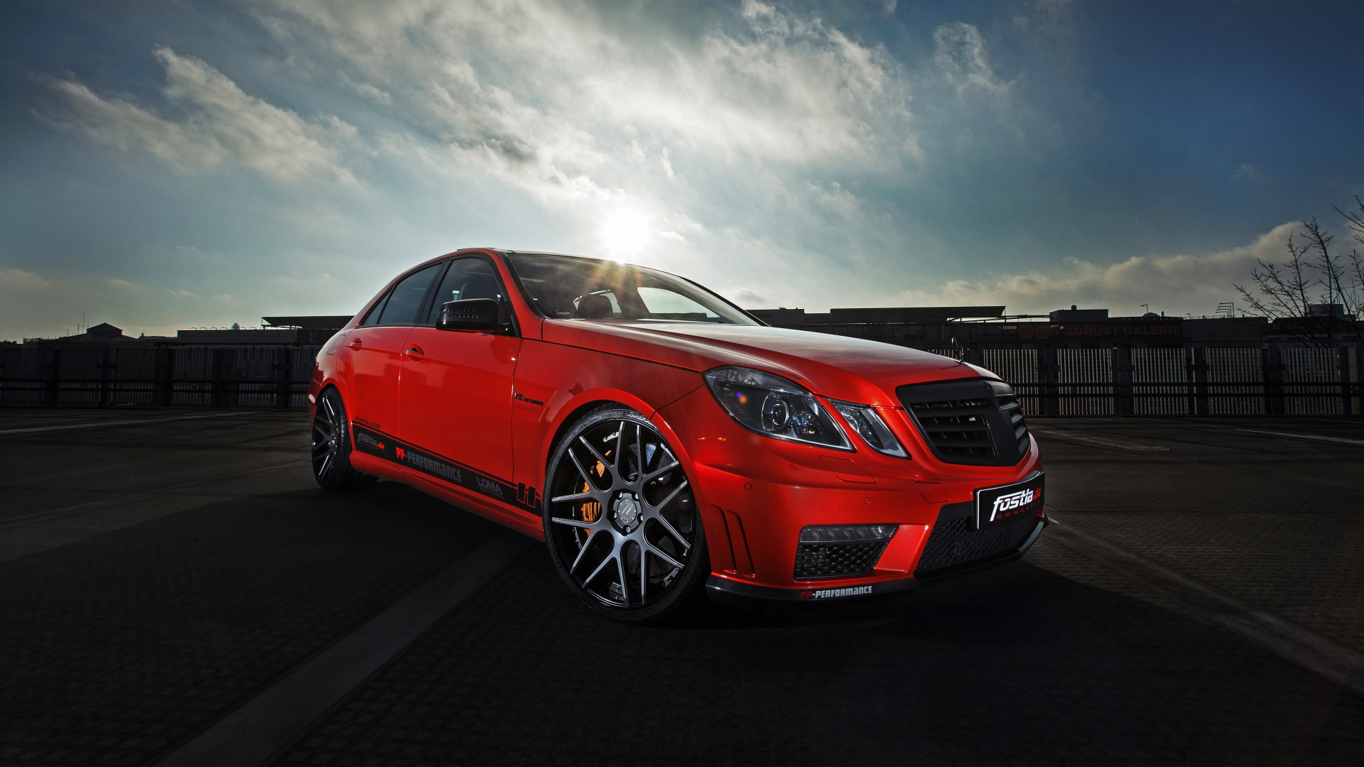 Audi r 8 Rouge Sur Route Sous Ciel Nuageux. Wallpaper in 1920x1080 Resolution