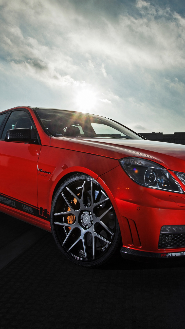 Audi r 8 Rouge Sur Route Sous Ciel Nuageux. Wallpaper in 750x1334 Resolution