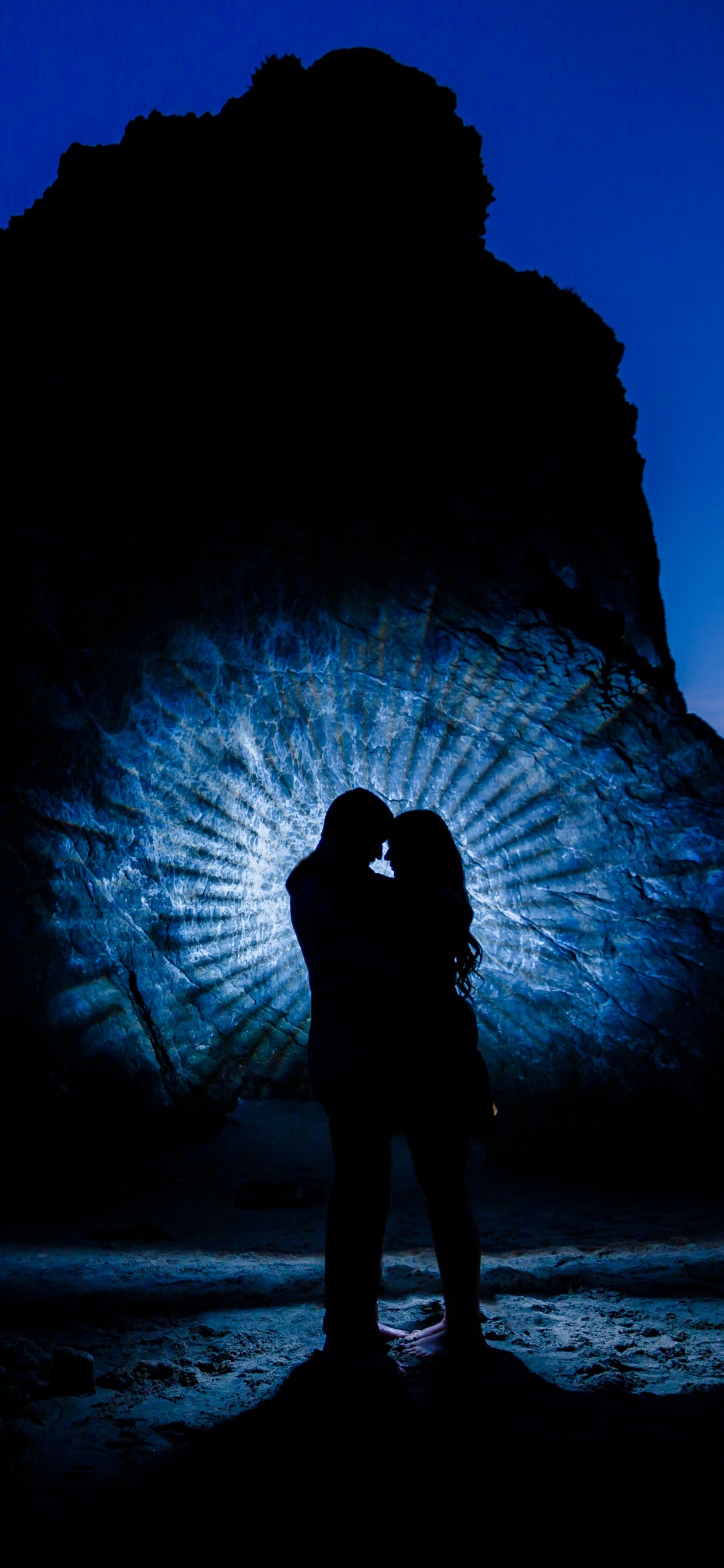 Sentimiento, Romanticismo, Abrazo, Azul, Silueta. Wallpaper in 1242x2688 Resolution