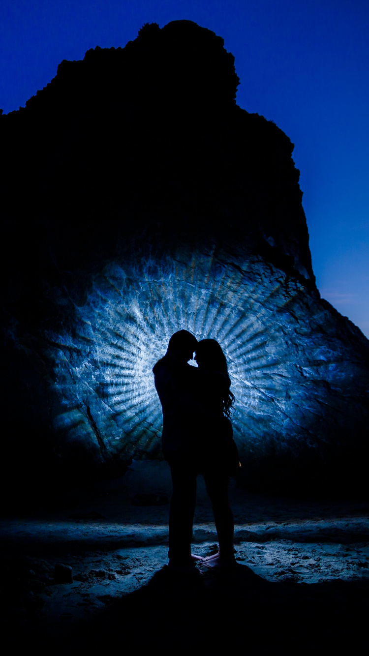 Sentimiento, Romanticismo, Abrazo, Azul, Silueta. Wallpaper in 750x1334 Resolution