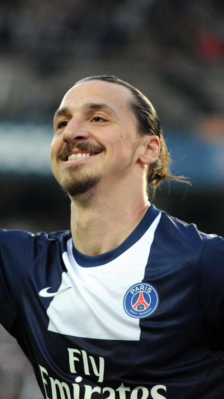 Man in Blue and White Nike Soccer Jersey. Wallpaper in 720x1280 Resolution