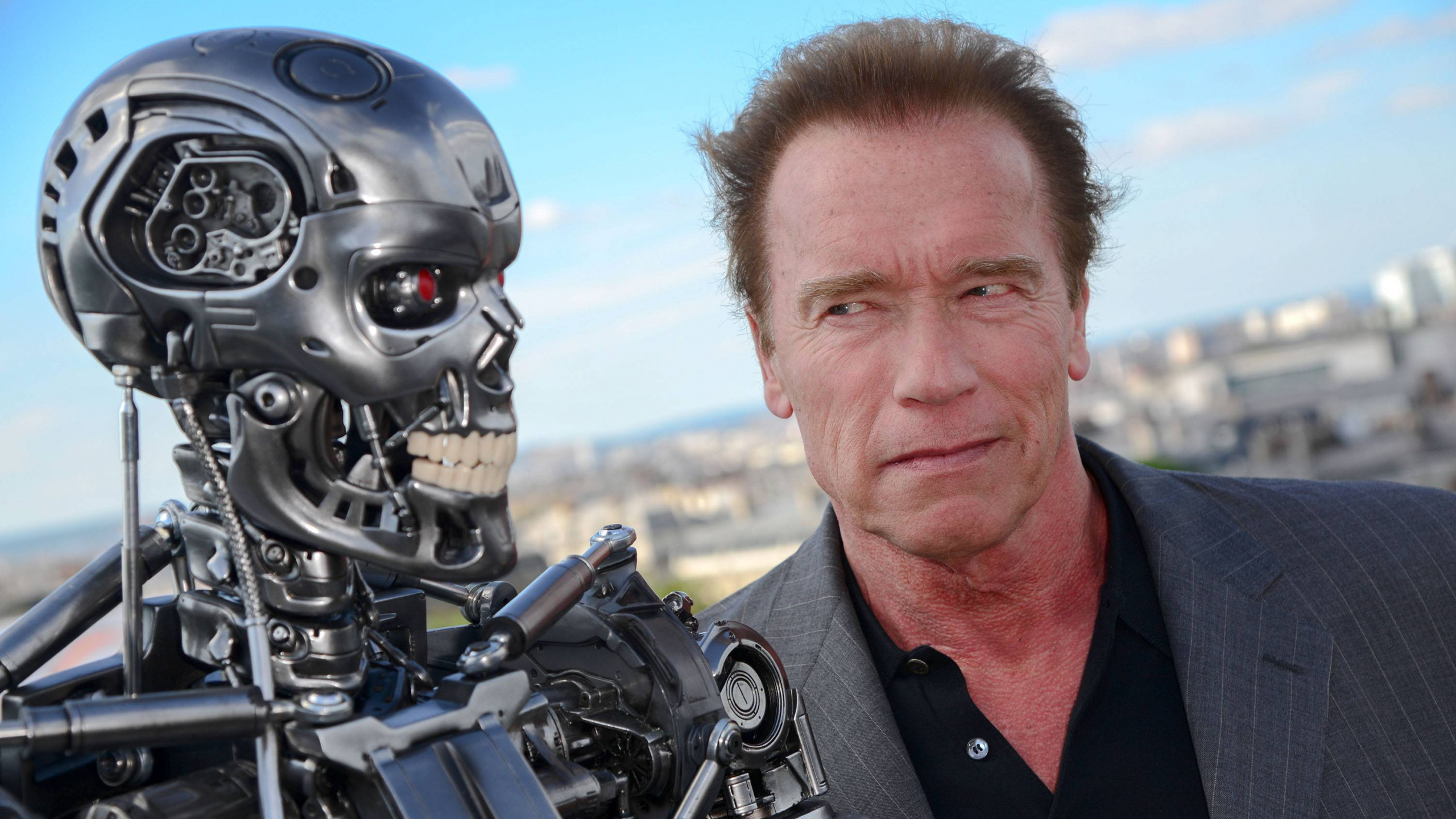 Mann in Schwarzer Anzugjacke. Wallpaper in 2560x1440 Resolution