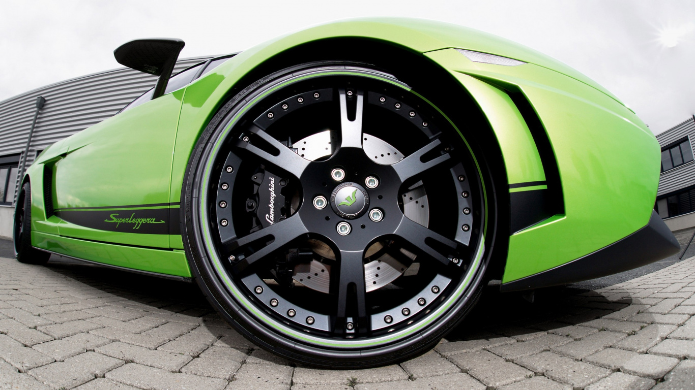 Rueda de Coche Verde y Negro. Wallpaper in 1366x768 Resolution