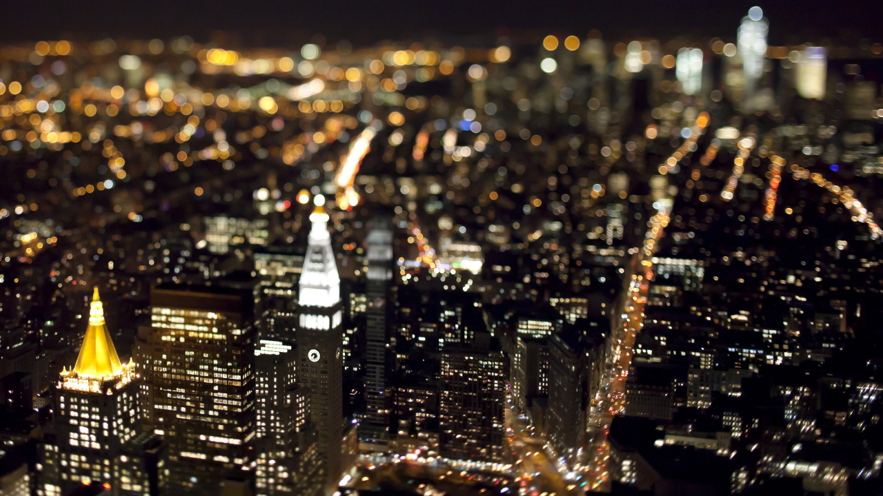 Ville Avec Des Immeubles de Grande Hauteur Pendant la Nuit. Wallpaper in 1280x720 Resolution