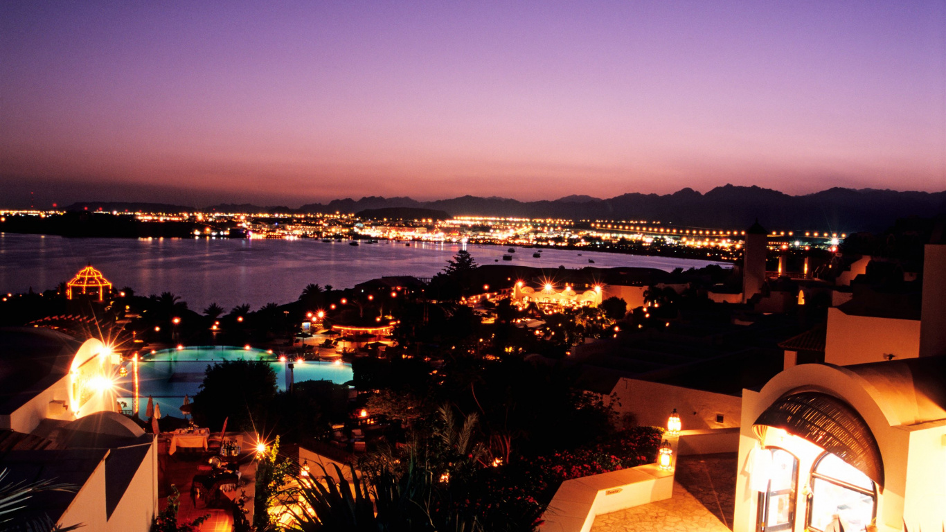 Vue Aérienne de la Ville Pendant la Nuit. Wallpaper in 1366x768 Resolution