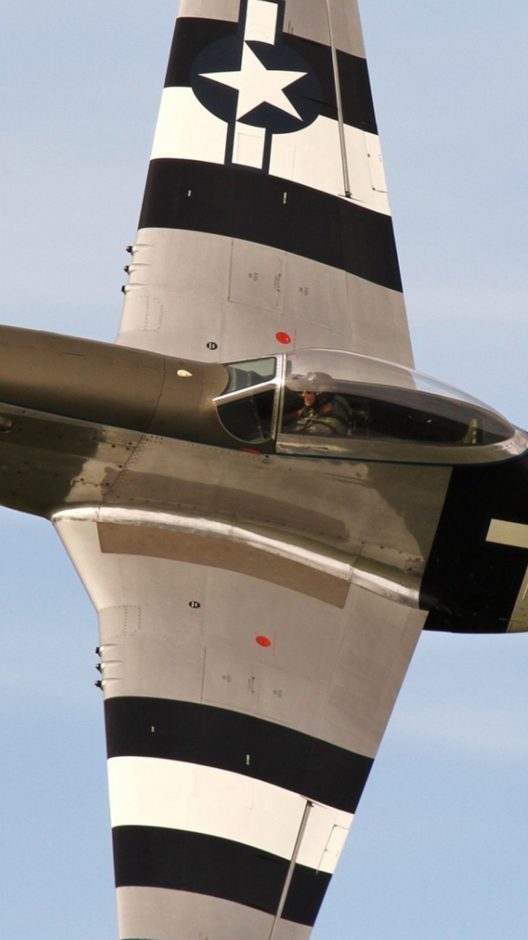 Avión a Reacción Negro y Rojo en el Aire Durante el Día. Wallpaper in 750x1334 Resolution