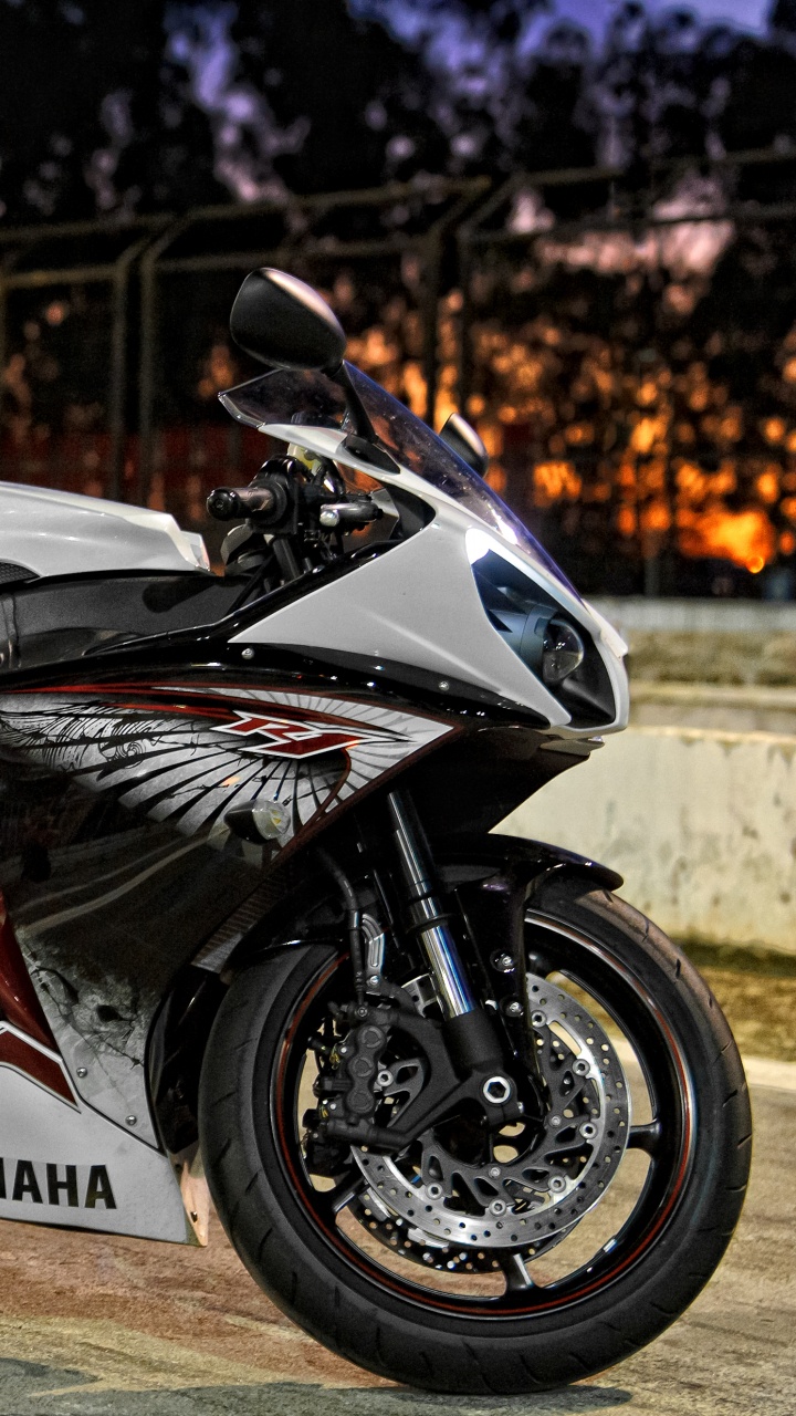 Black and White Sports Bike. Wallpaper in 720x1280 Resolution