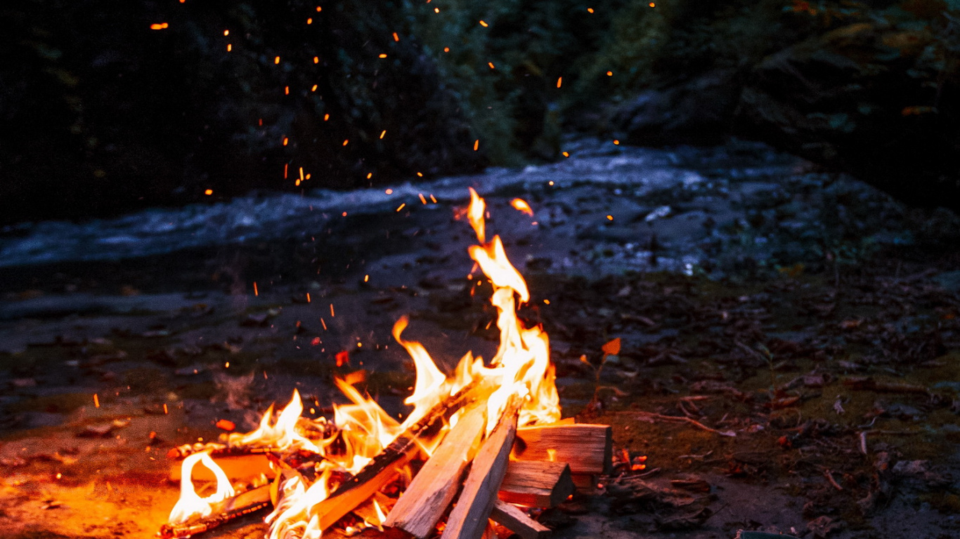 Feu de Camp de Tente, Tente, Camping, Feu de Camp, Bûcher. Wallpaper in 1366x768 Resolution