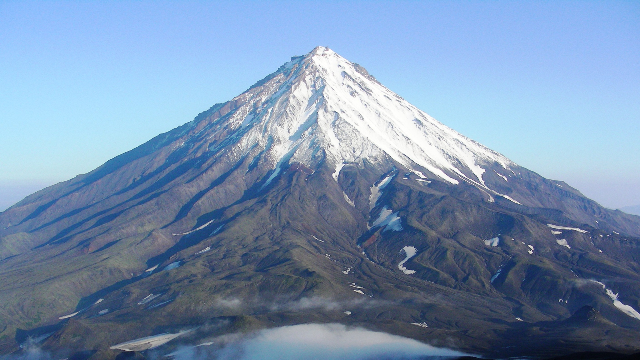 堪察加半岛的火山, 山火山, 多山的地貌, 成层, 高地 壁纸 2560x1440 允许