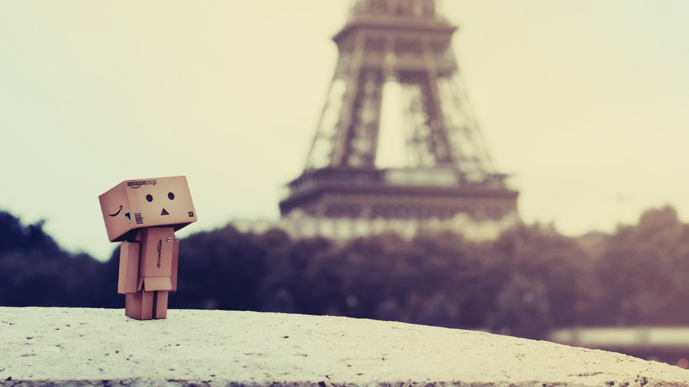 Brown Wooden House Miniature on White Sand. Wallpaper in 1366x768 Resolution