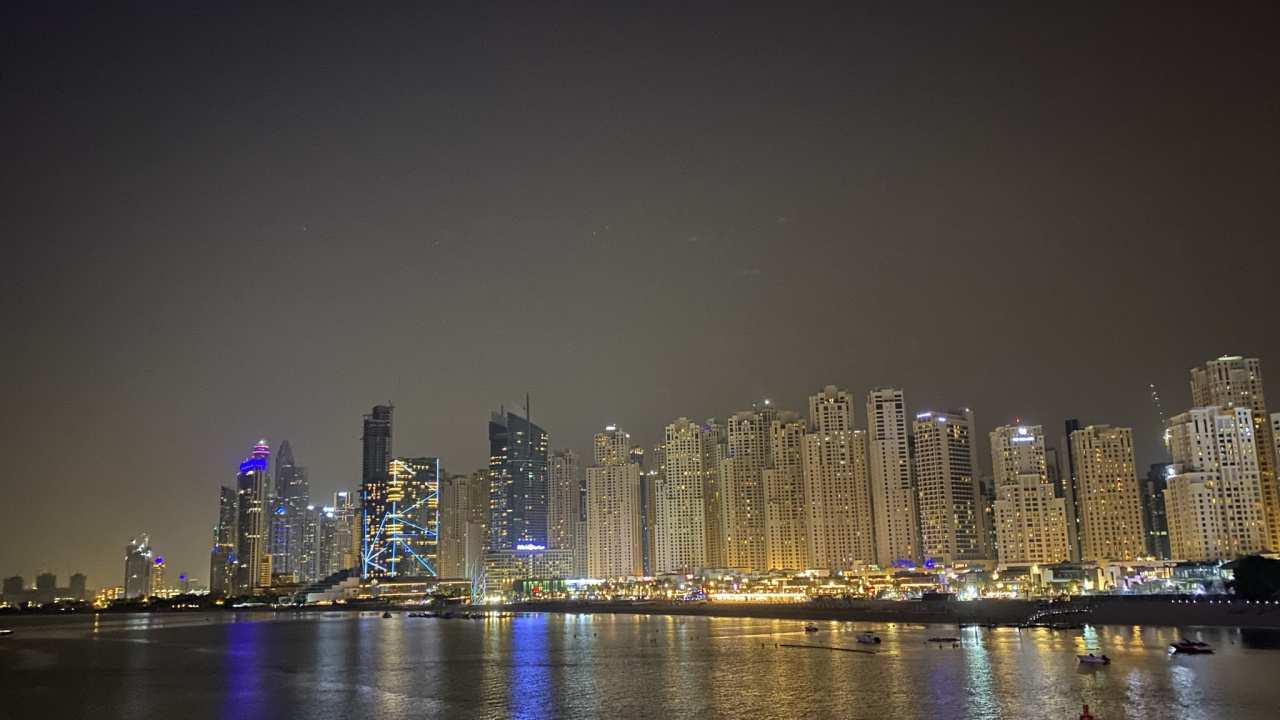 Dubaï, Paysage Urbain, Eau, Nuit, Tour de Bloc. Wallpaper in 1280x720 Resolution