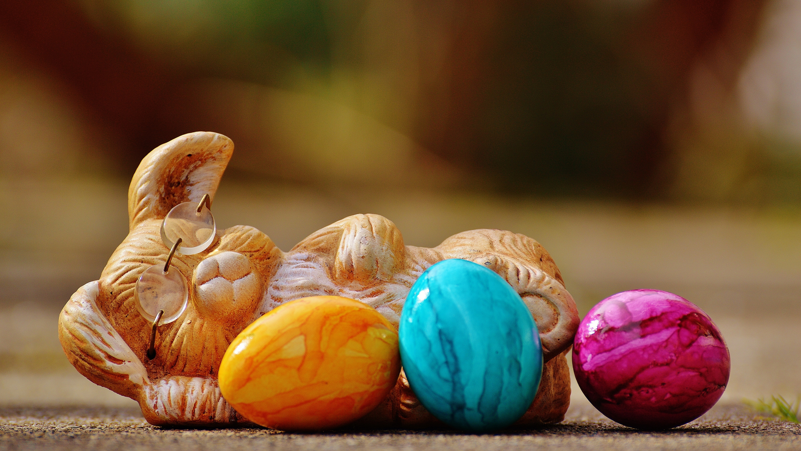 Easter Bunny, Easter Egg, Holiday, Still Life, Food. Wallpaper in 2560x1440 Resolution