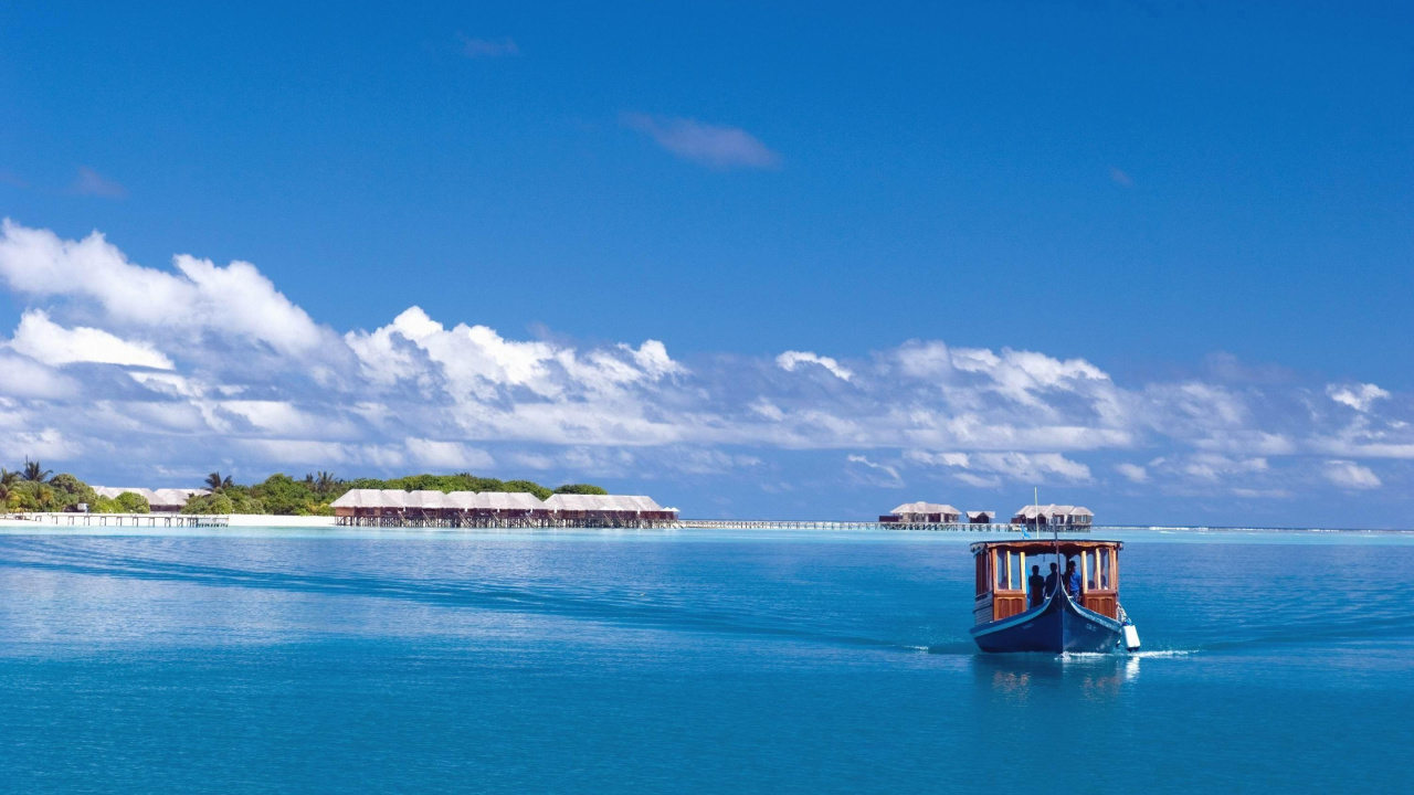 Brown Boat on Sea Under Blue Sky During Daytime. Wallpaper in 1280x720 Resolution