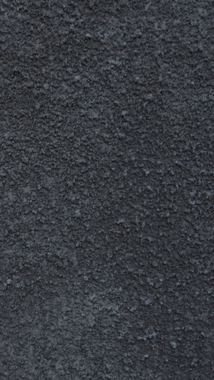 Personne en Chaussures Noires Debout Sur un Tapis Gris. Wallpaper in 720x1280 Resolution