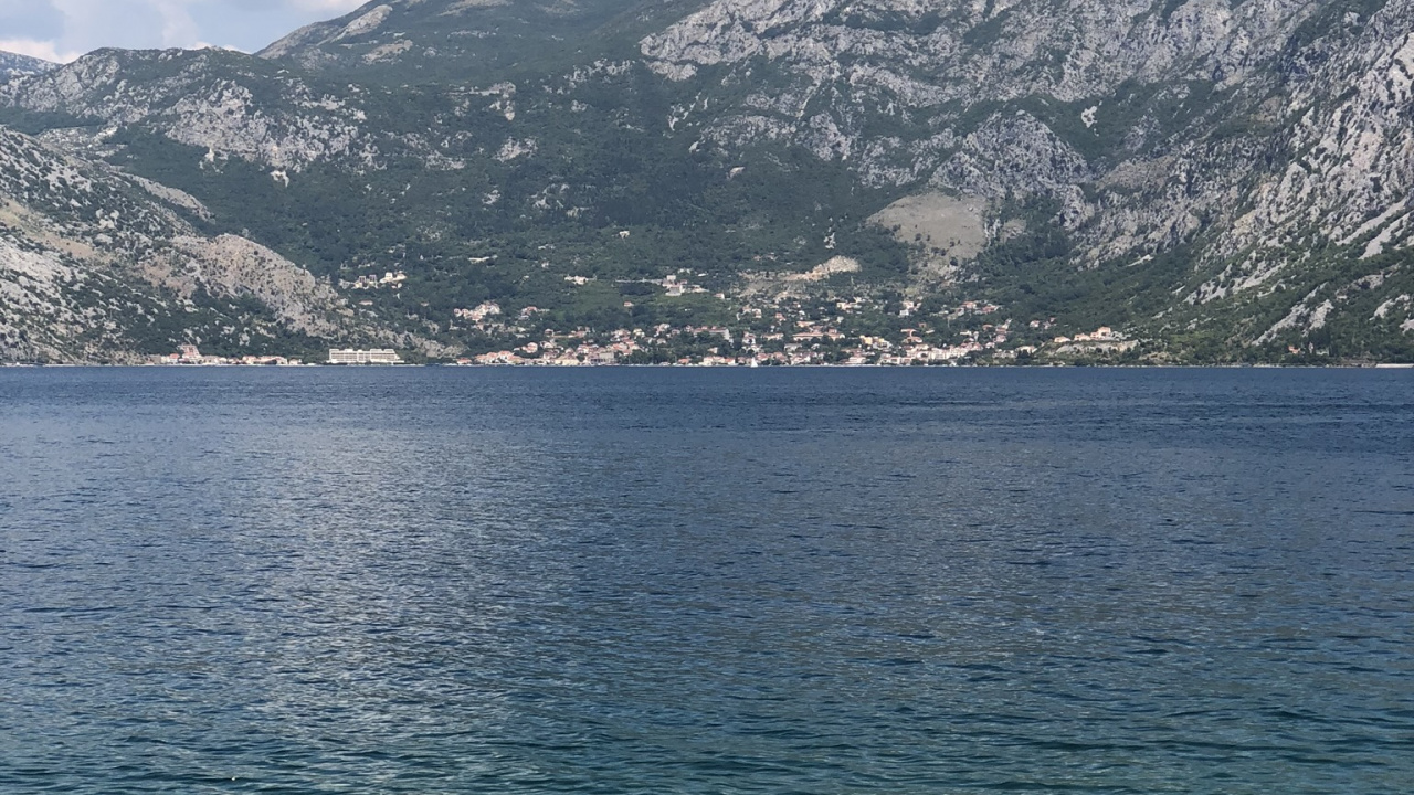 Sea, Mountainous Landforms, Cloud, Water Resources, Mountain Range. Wallpaper in 1280x720 Resolution