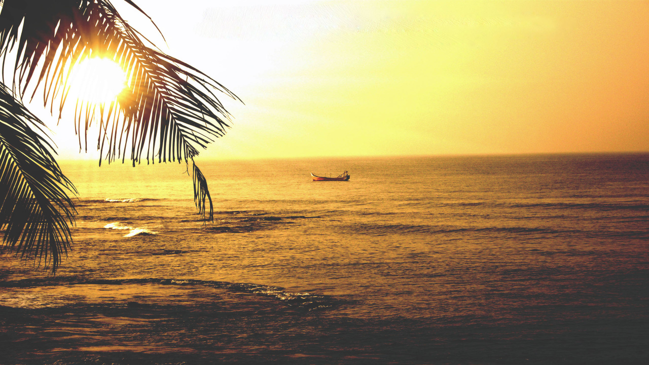 Sonnenschirme am Strand Bei Sonnenuntergang. Wallpaper in 1280x720 Resolution