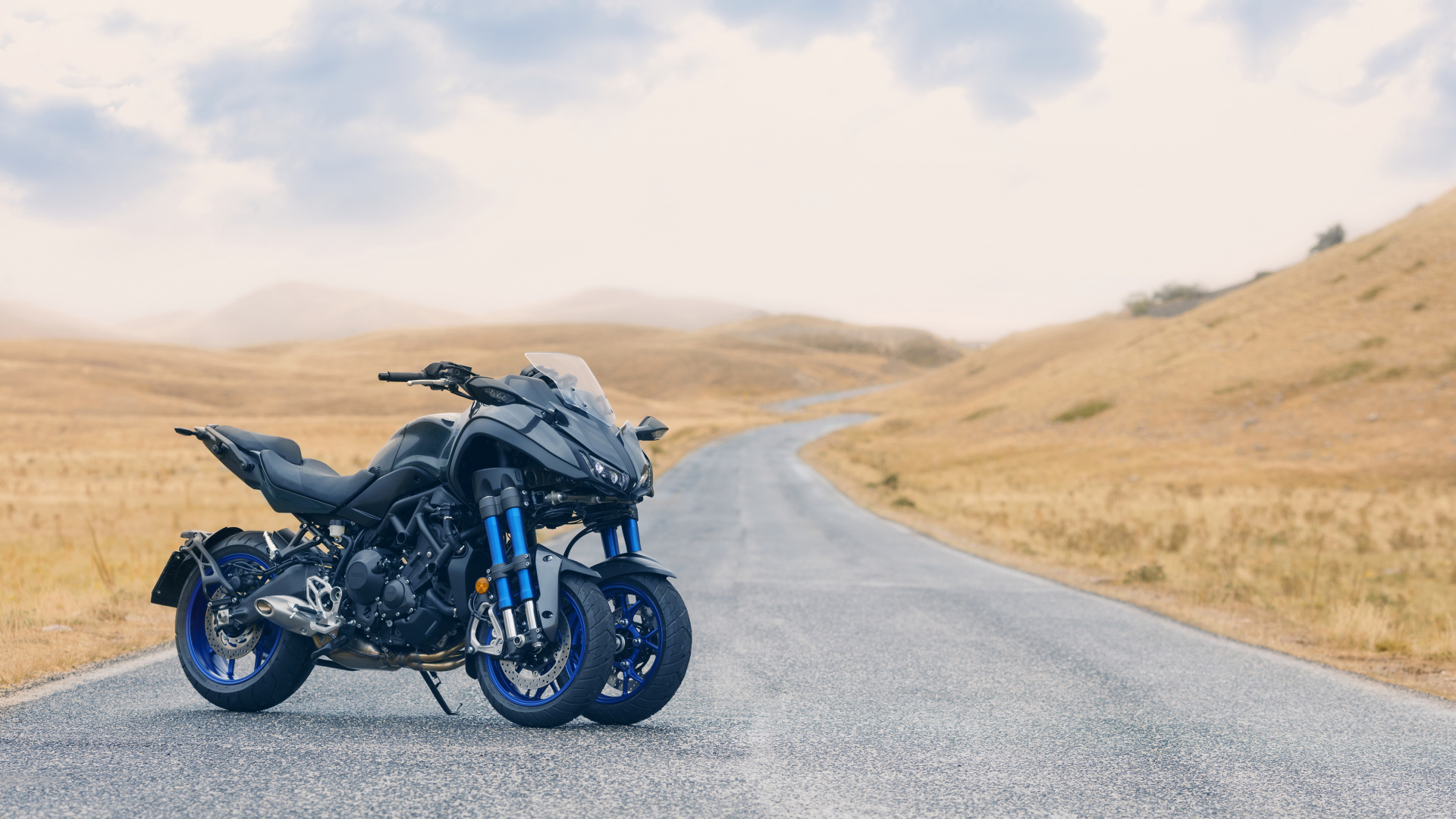 Black Sports Bike on Road During Daytime. Wallpaper in 1920x1080 Resolution