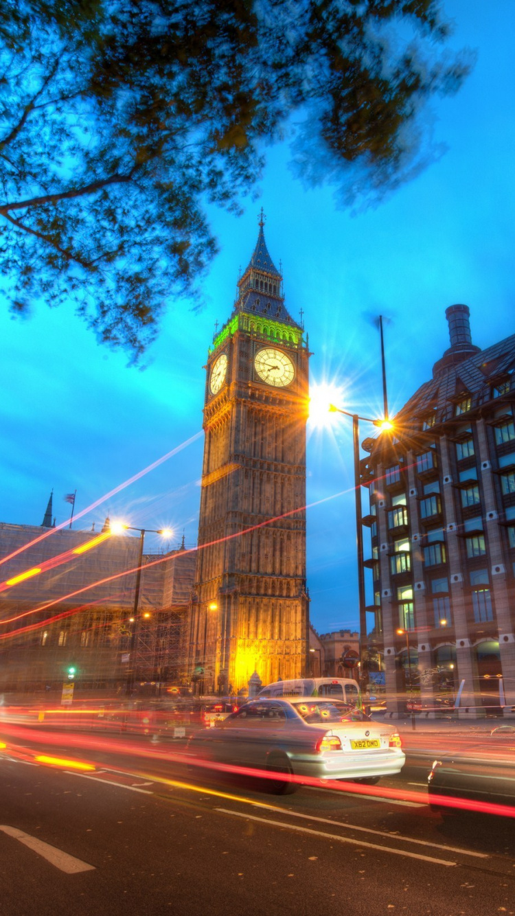 Fotografía de Lapso de Tiempo de Automóviles en la Carretera Cerca Del Edificio Durante la Noche. Wallpaper in 750x1334 Resolution