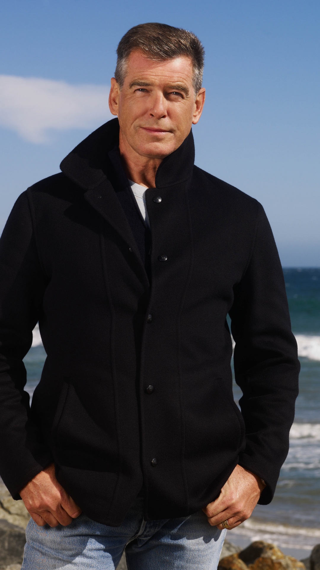 Pierce Brosnan, James Bond, Actor, Outerwear, Ocean. Wallpaper in 1080x1920 Resolution